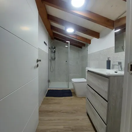 El Alloru De Balmori 度假居 利亚内斯