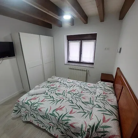 度假居 El Alloru De Balmori 利亚内斯